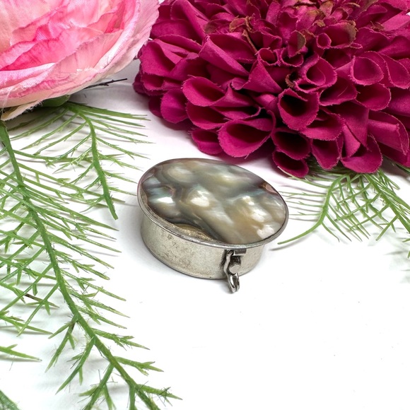 Vintage Accessories - VINTAGE⚜️ Abalone Alpaca Made In Mexico Mini Pill Box